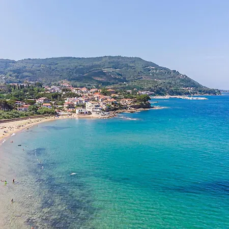 4 Bedroom Beautiful In Laureana Cilento