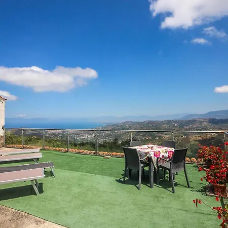 Holiday home 4 Bedroom Beautiful In Laureana Cilento
