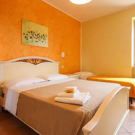4 Bedroom Beautiful In Holiday home *