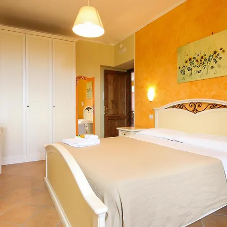 4 Bedroom Beautiful In * Laureana Cilento