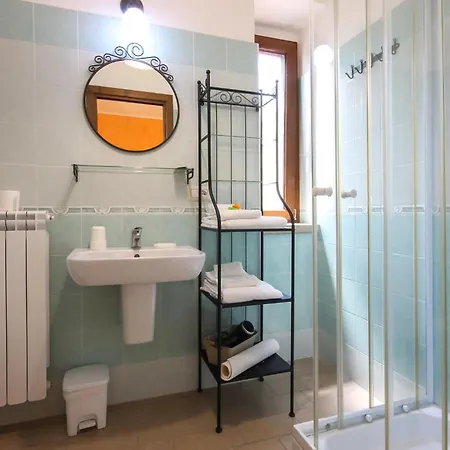 4 Bedroom Beautiful In Laureana Cilento