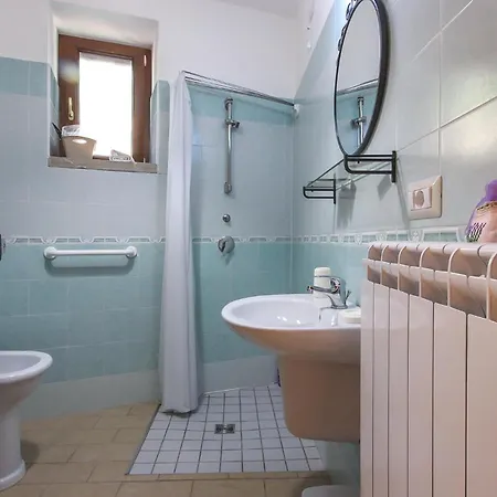 4 Bedroom Beautiful In Holiday home Laureana Cilento