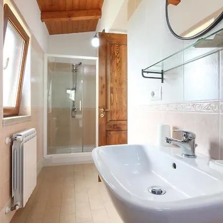 4 Bedroom Beautiful In Laureana Cilento