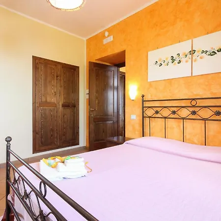 4 Bedroom Beautiful In Holiday home Laureana Cilento